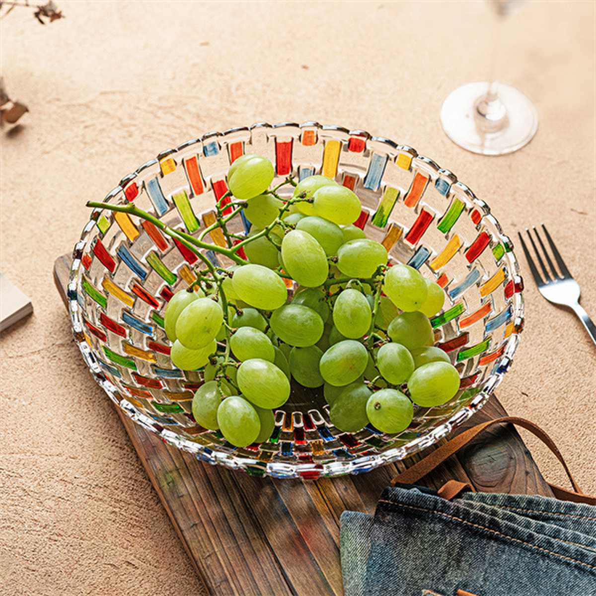 Colored braided glass plate